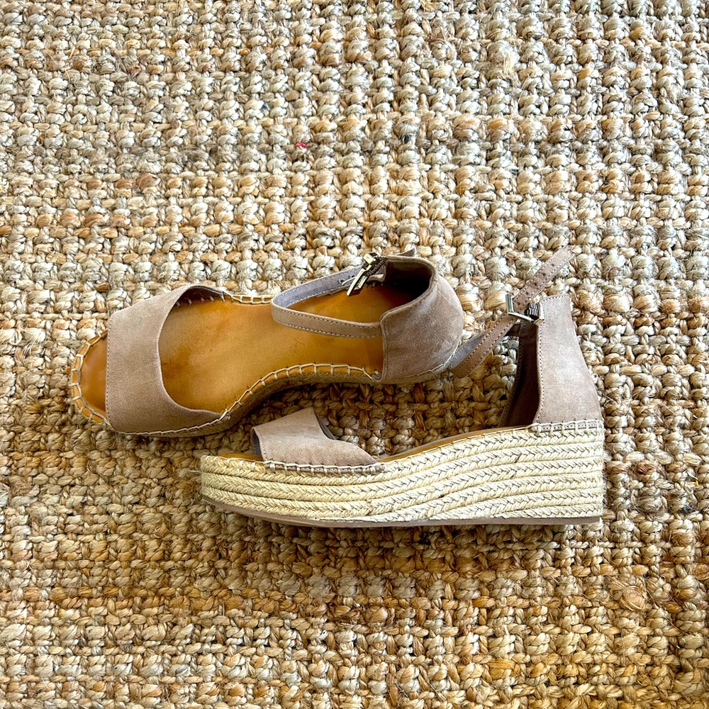 Women’s heals size 9